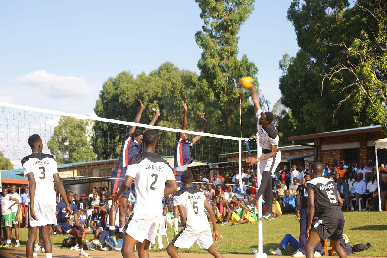 Yves Mutabazi kapiteni wa APR yari yazonze REG ku maseti abiri ya mbere