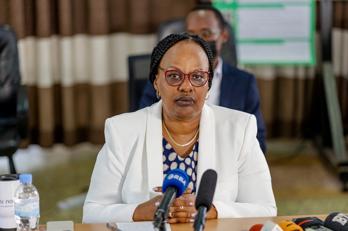 Dr. Yvonne Kayiteshonga avuga ko bafite abantu bagera ku bihumbi 80 bafasha mu bijyanye n