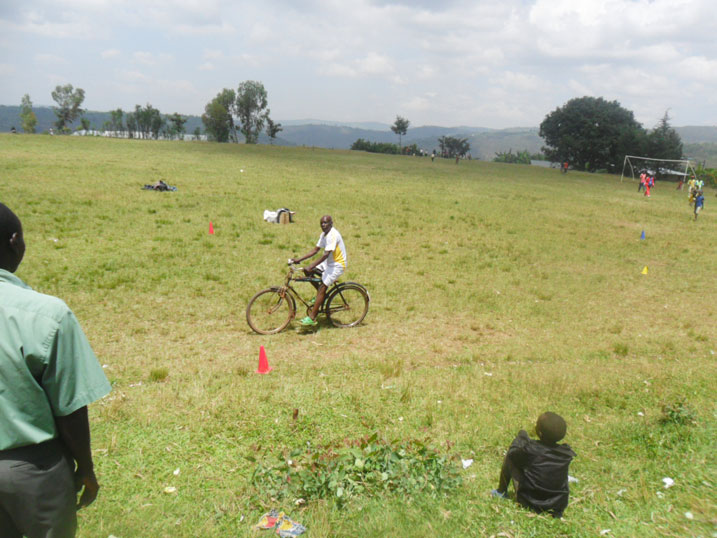 Nguwo Murera ku igare.