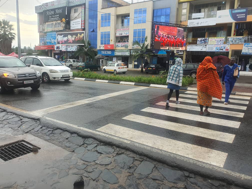 Abatwara ibinyabiziga basabwa kudateza umuvundo watuma bisanga bahagaze muri Zebra Crossing