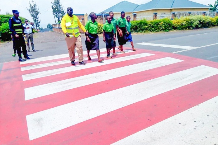 Imirongo ifasha abanyamaguru kwambuka imihanda