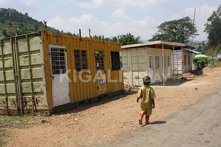Zimwe muri Kontineri zavanywe mu Mujyi wa Muhanga zikoreshwa i Nyange.