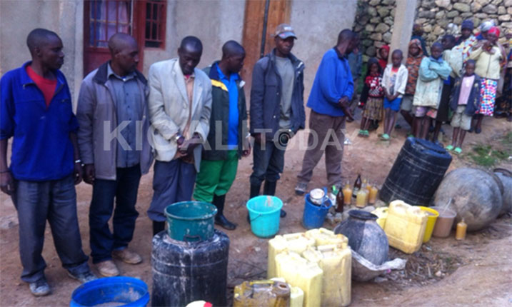 Zimwe muri izi nzoga bazipakira mu macupa apfundikiye asanzwe agurishwamo inzoga zemewe.