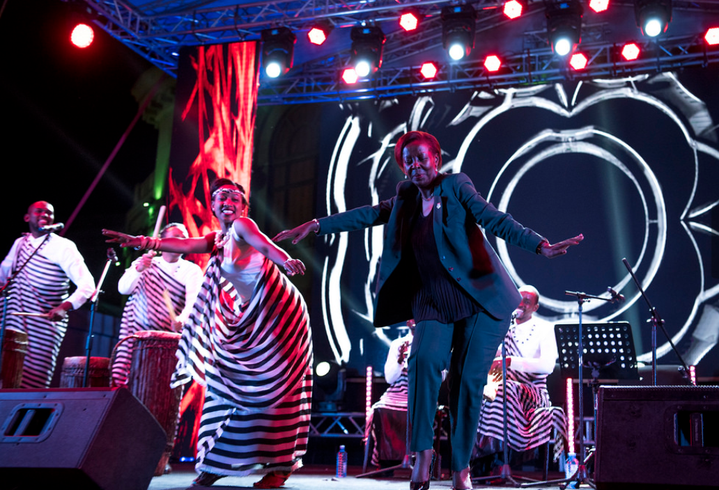 Icakanzu Francoise Contente abyinana na Madame Louise Mushikiwabo muri Armenie 