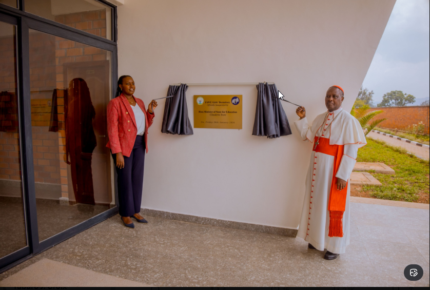 Min. Irere Claudette afungura icumbi rishya barumuna be ba FAWE GIRLS SCHOOL bubakiwe