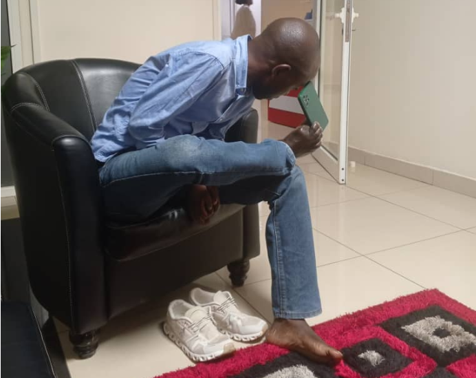 Twagirimana Jean: Uku ni ko yitaba Telefone