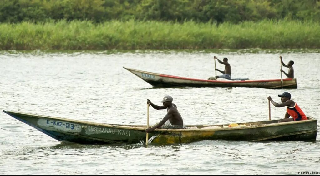 Hashize amezi Jenoside ibaye, abarobyi batangiye kuvana imibiri muri Victoria
