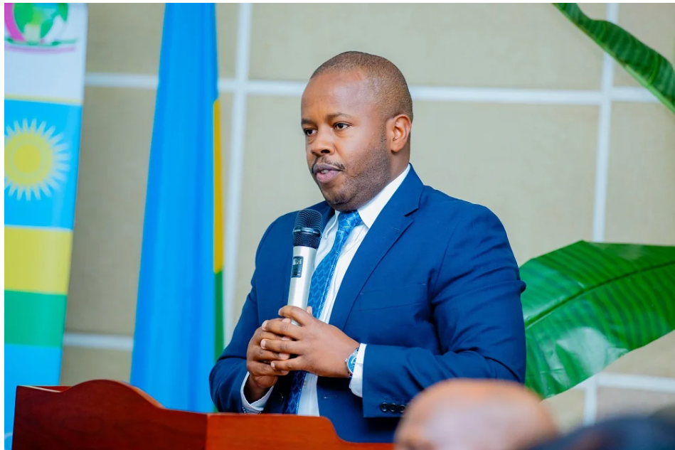 Umuyobozi w'Umujyi wa Kigali Samuel Dusengiyumva akangurira abatuye uwo mujyi gutera ibiti ku bwinshi