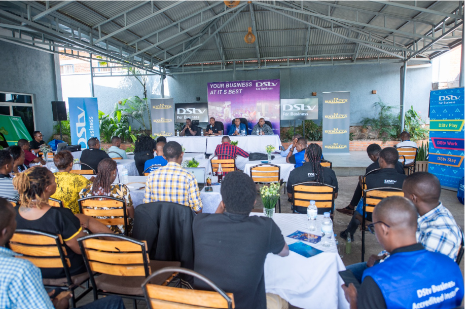 Abayobozi baganira n'abanyamakuru