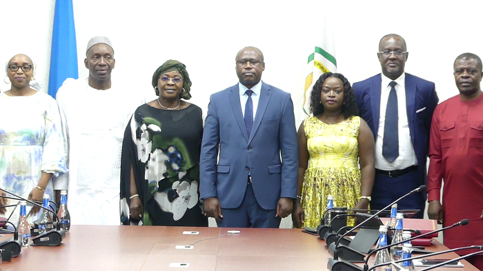 Minisitiri w'Imari n'Igenamigambi Dr. Uzziel Ndagijimana yabasabye gukomeza gukorera hamwe