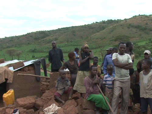 Bamwe mu basenyewe. Ubuyobozi bw