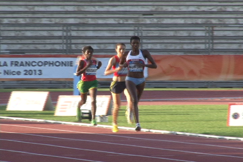 Nukuri Diane (imbere) w