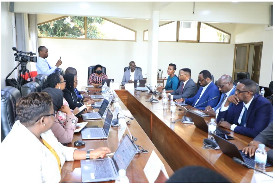 Ubwo Minisitiri Ingabire yaganiraga n'Abadepite