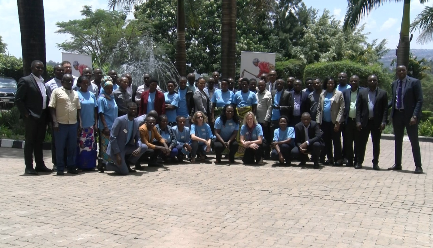 Abagore bibukijwe gukorana n