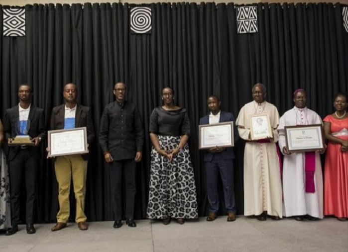 barinzi b'igihango batakiriho na bo bahabwa ishimwe n'Umuryango Unity Club rigashyikirizwa ababahagarariye (urugero, ifoto ya Mukandanga ifashwe na Musenyeri Simaragde Mbonyintege)