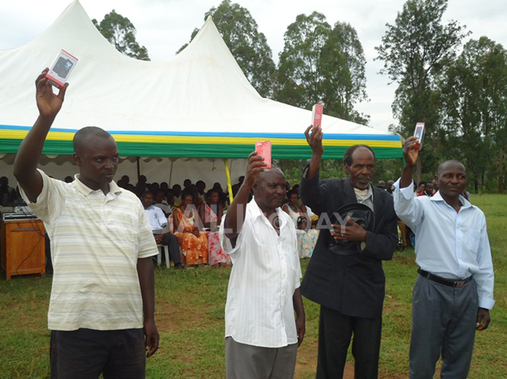 Bamwe mu bashinzwe umutekano bishimiye ko babonye terefone bazajya bavuganiraho ku buntu.