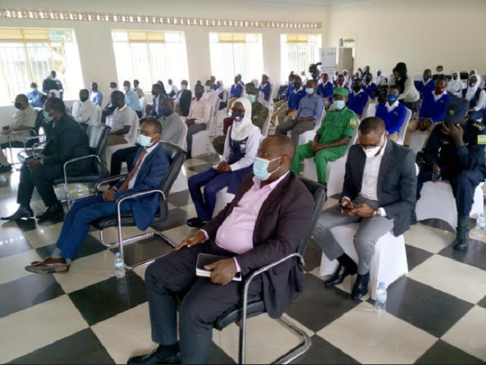 Igikorwa cyitabiriwe n'abanyeshuri, abayobozi n'abandi bantu