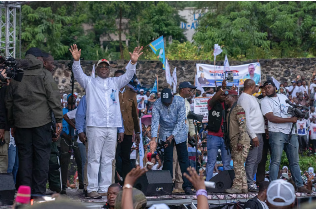 Perezida Tshisekedi yiyamamaza yavuze ko ashaka gutera u Rwanda