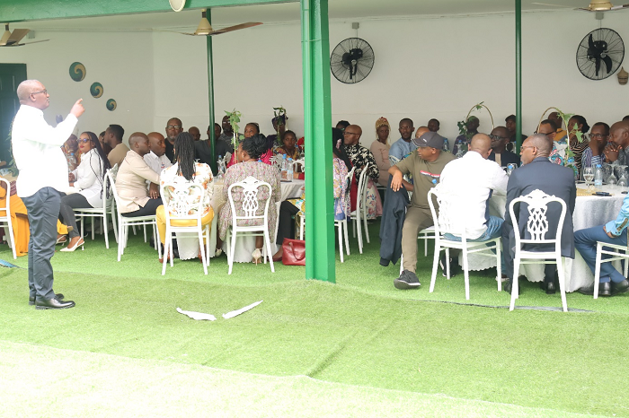 Ambasaderi Mutsindashyaka aganiriza abitabiriye uwo muhango 