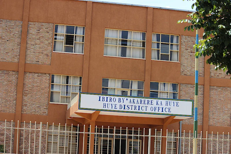 Umukobwa yashwanye n