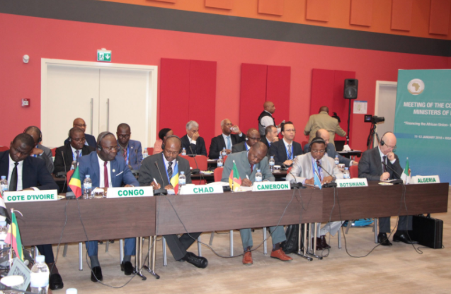 Abaminisitiri 10 bagize komisiyo ishinzwe gukurikirana ishyirwa mu bikorwa ryo gukusanya umusanzu, bari bateraniye i Kigali