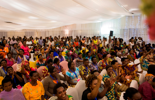 Abagore mu giterane: Ifoto Inyarwanda