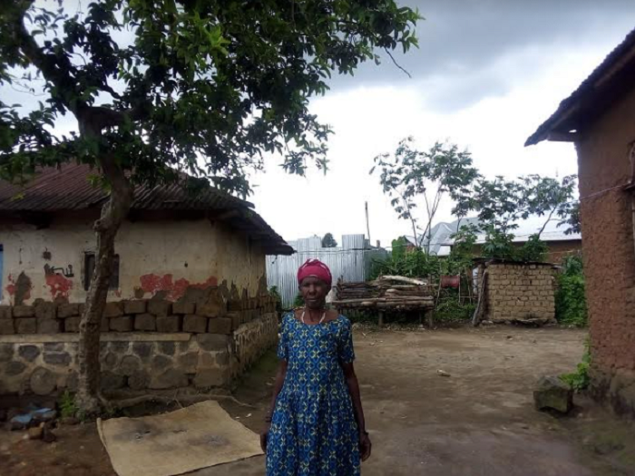 Bamwe mu baturiye icyo kibuga bamaze imyaka irenga irindwi barabujijwe gusana inzu zabo