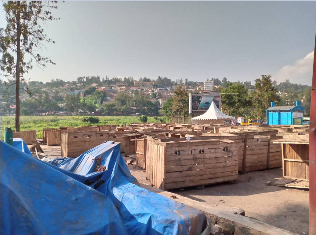 Uwitwa Abayisenga Bonaventure wari warubakiye Abazunguzayi isoko avuga ko atazi icyo yazize