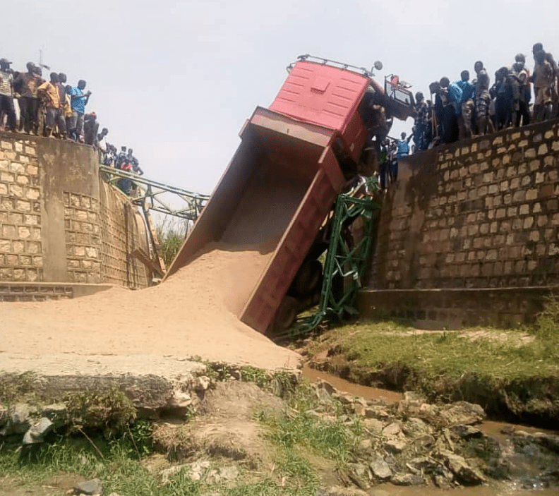 Ikiraro cya Mukunguri cyasenywe n'ikamyo yikoreye umucanga muri 2019