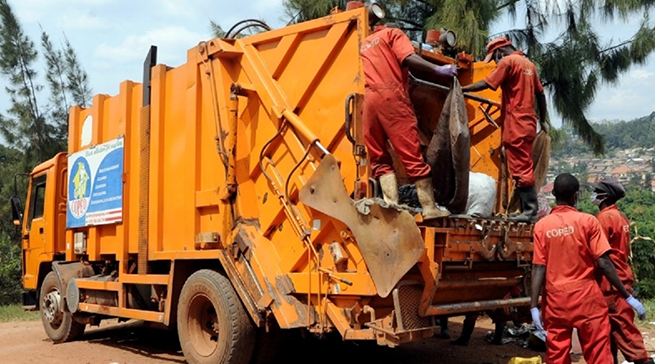 Abatuye i Kigali bibaza impamvu bishyuzwa amafaranga angana kandi batanganya ibishingwe 