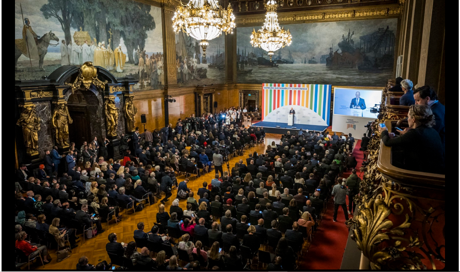 Inama yitabiriwe n'abantu b'ingeri zitandukanye