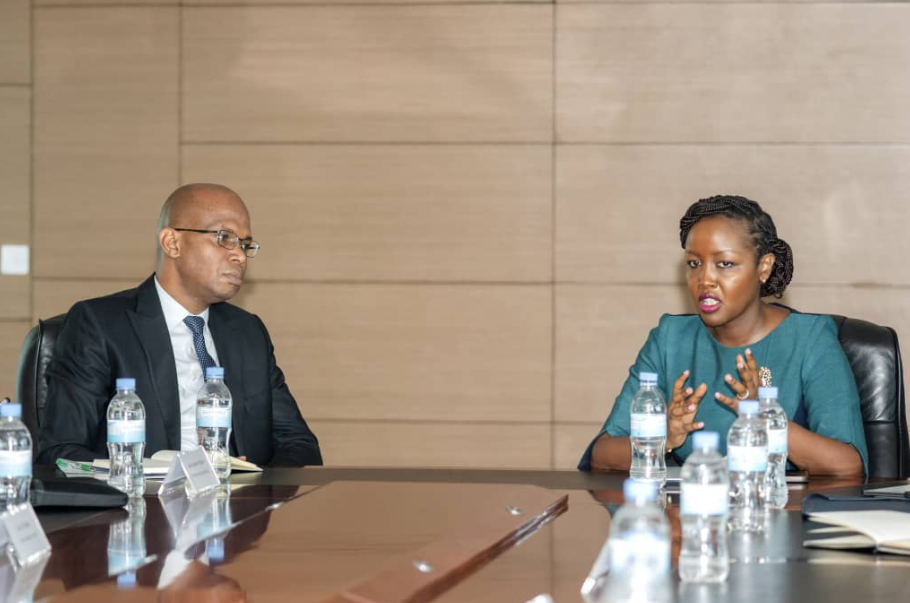 Minisitiri Makamba yanahuye na Paula Ingabire, Minisitiri w'Ikoranabuhanga na Inovasiyo