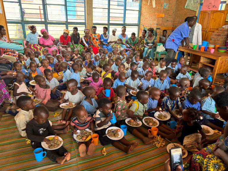 Abana bahabwa indyo yuzuye kandi ababyeyi biteguriye nyuma yo kubihugurirwa