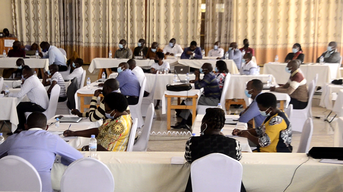 Abanditsi b'irangamimerere mu gihugu hose bamaze iminsi bongererwa ubumenyi mu gukoresha iryo koranabuhanga