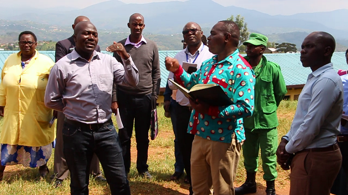 Intumwa za Minisiteri y'Uburezi mu gikorwa cy'ubukangurambaga bugamije kuzamura ireme ry'uburezi muri Nyamagabe