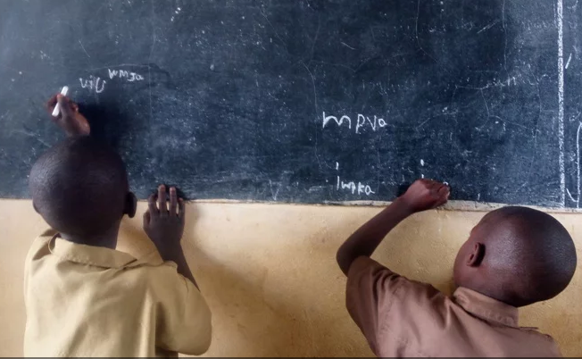 Ubusanzwe umunyeshuri akwiye kuba azi kwandika no gusoma Ikinyarwanda arangije umwaka wa gatatu w