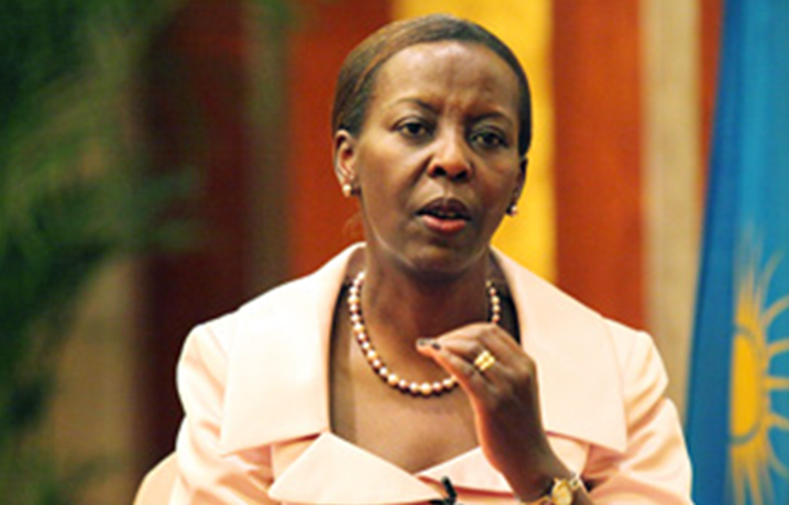 Minisitiri Mushikiwabo yihanganishije Abanyamali.