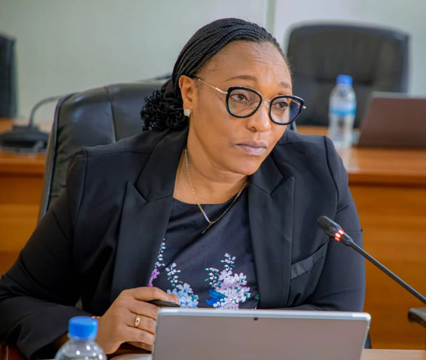 Minisitiri Uwamariya asobanura ibyo kugabanya ibicanwa bikomoka ku biti