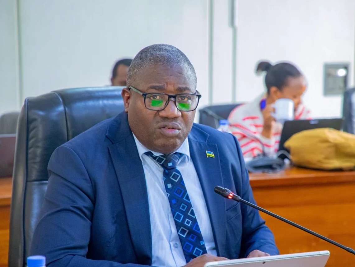 Minisitiri Mugenzi yavuze ko bagiye gukemura ibibazo bijyanye n