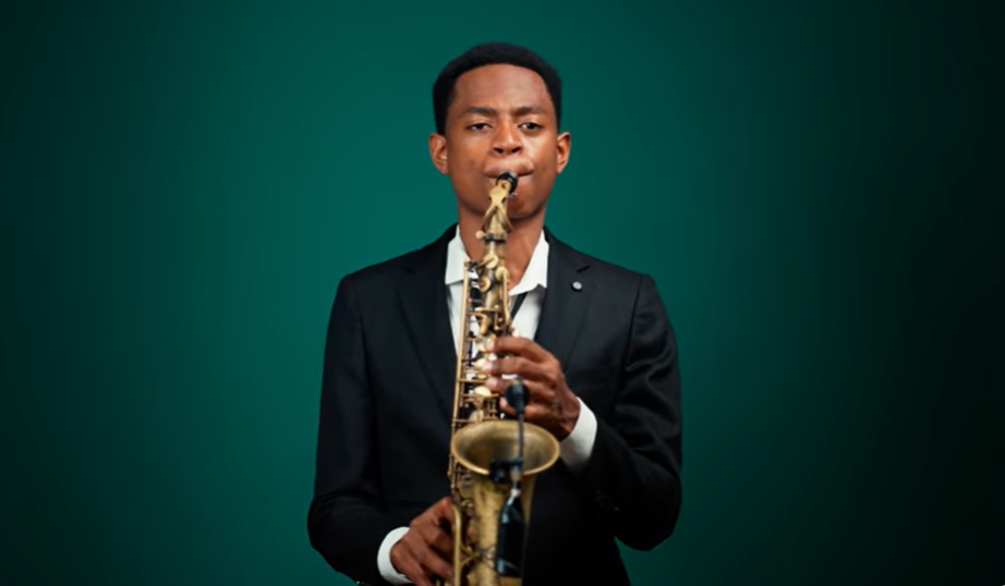 Israel Pappy azwiho ubuhanga mu gucuranga Saxophone