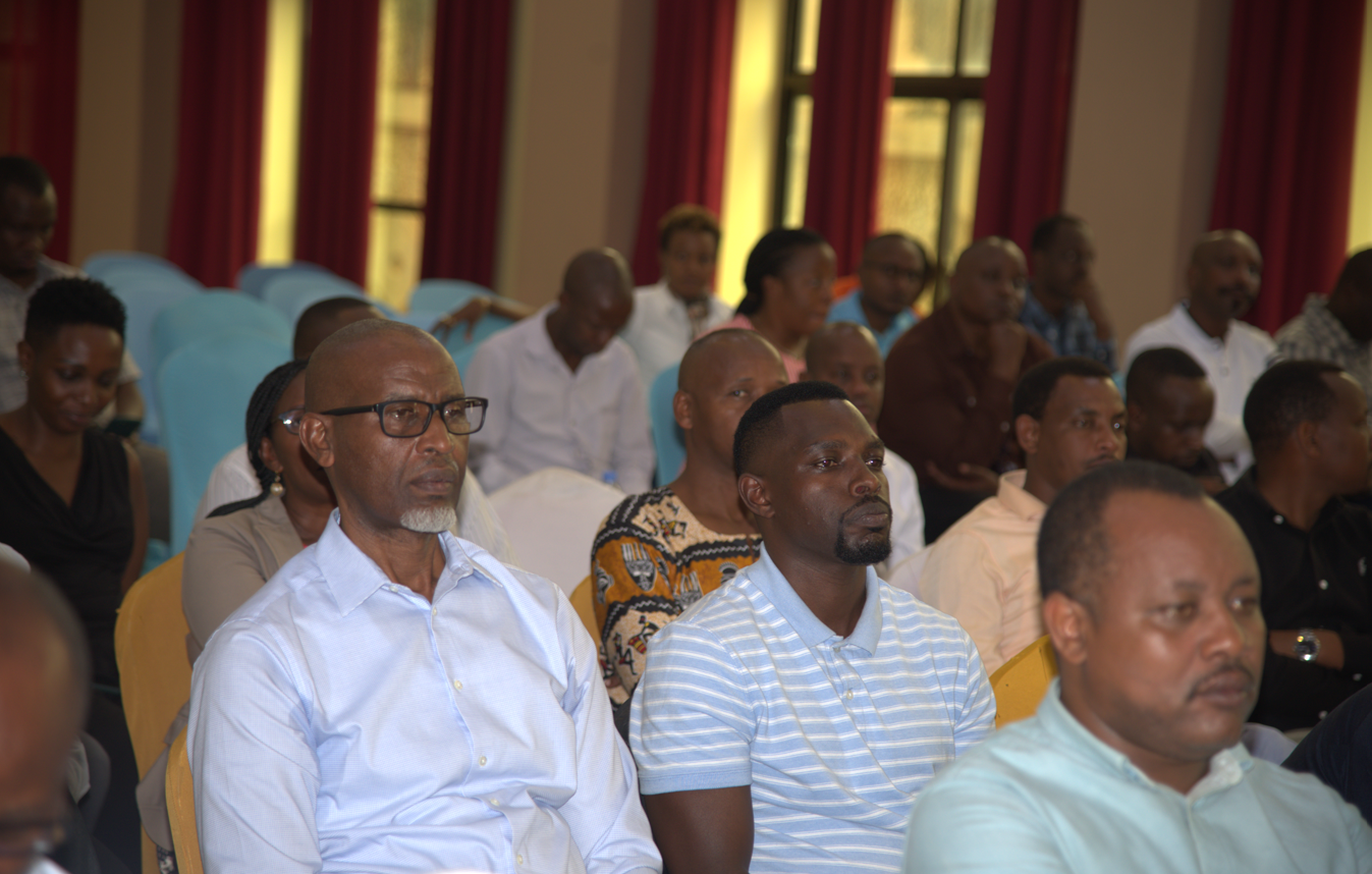 Abahesha b'Inkiko b'Umwuga basabye kwemererwa kuba ba Noteri