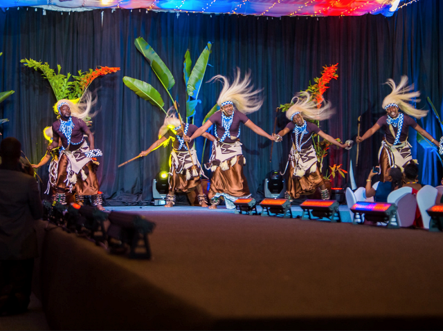 Urukerereza rwabasusurukije mu mihamirizo 