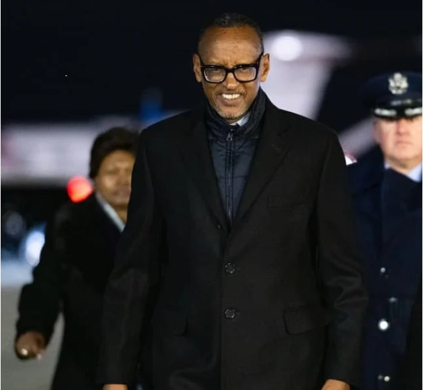 Perezida Paul Kagame ubwo yageraga i Washington ku wa Gatatu tariki 3 Ukuboza