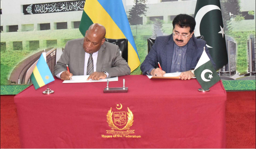 Abayobozi ba Sena ku mpande zombi basinya ayo masezerano