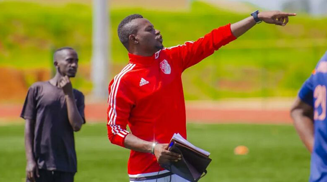 Umutoza Seninga Innocent wa Etincelles washimangiye ko akunda APR FC, yavuze ko agomba gukura Rayon ku mwanya wa mbere