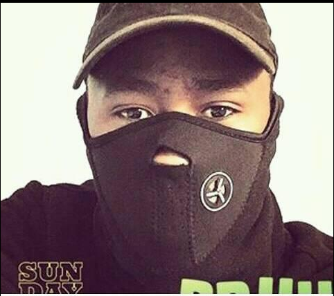 Uyu musore iyo agiye kwigaragaza aba yahishe isura muri ubu buryo