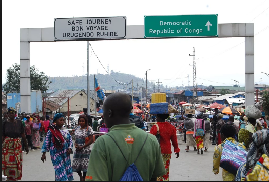 Umupaka uhuza u Rwanda na Repubulika Iharanira Demokarasi ya Congo ni umwe mu mipaka yifashishwa n'abatari bake