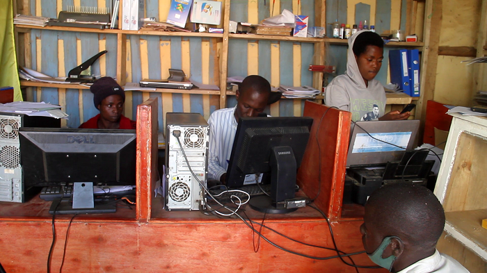 Urubyiruko rwihangiye imirimo rubikesha amashanyarazi