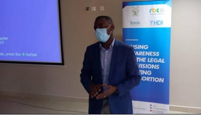 Manirafasha yihanangirije abayobozi bahishira abatera abana inda