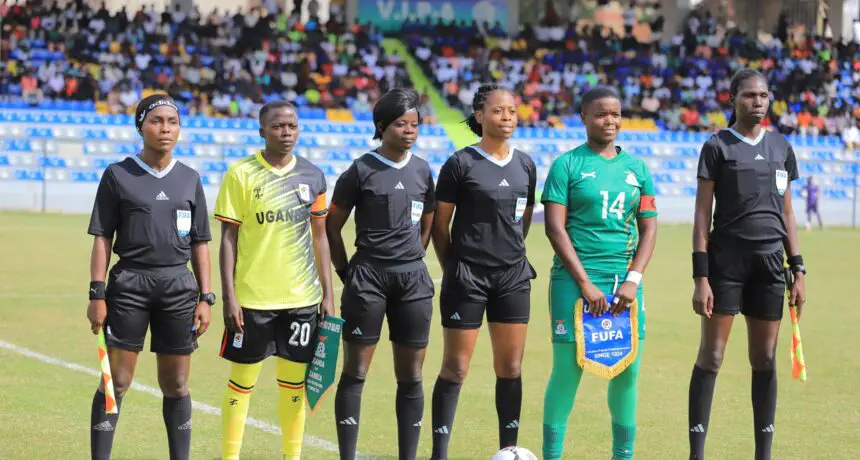 Adeline Djonerba (Ubanza iburyo) yasifuye umukino wahuje Uganda U20 na Zambian 20 mu bagore, atwite inda y'amezi atanu 
